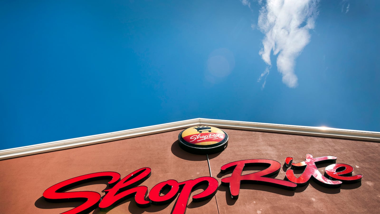 articles/2012/12/31/fiscal-cliff-spurs-record-special-dividend-payouts/zeitlin-dividen-blowout-tease_v7tnfn