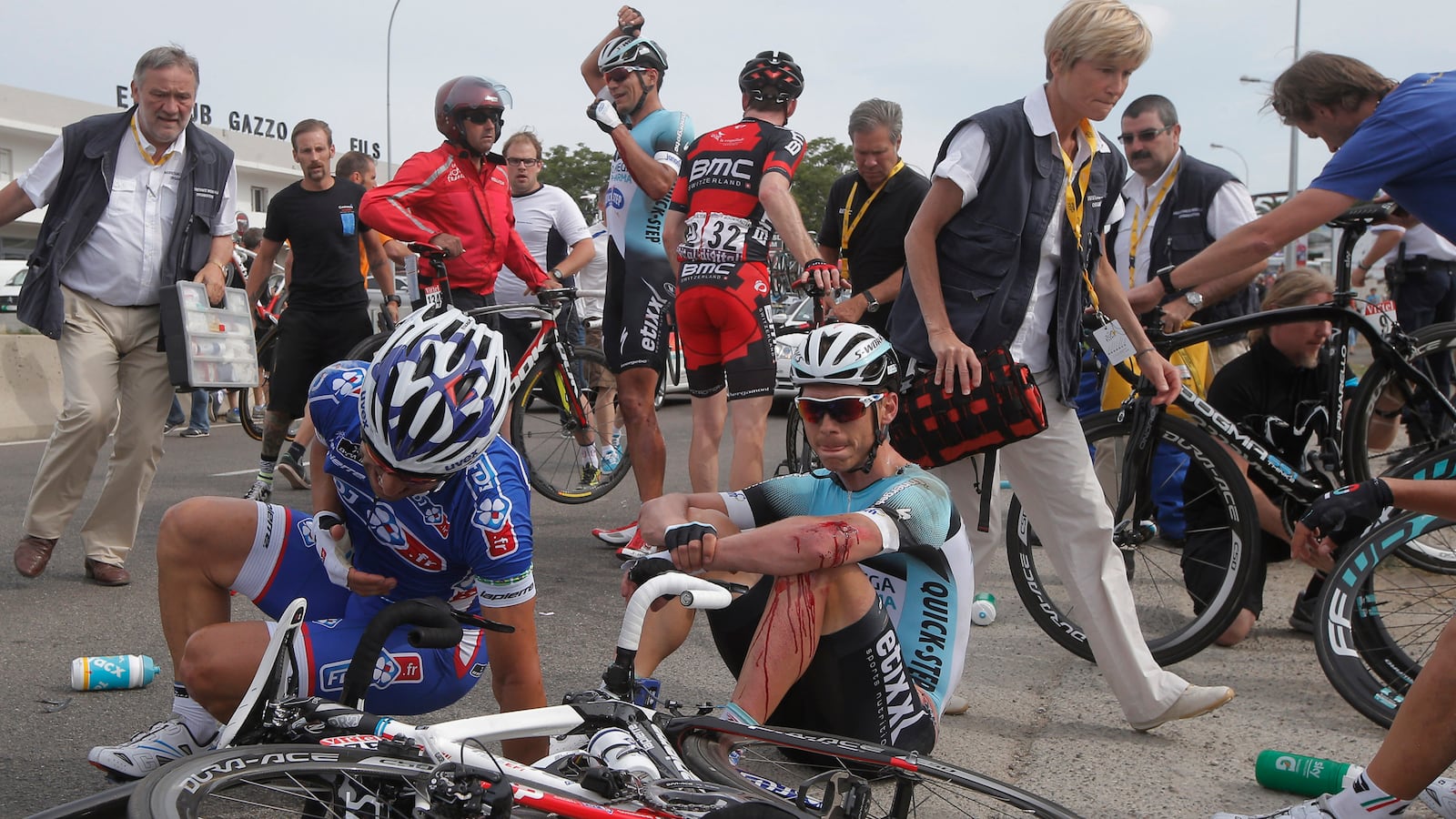 cheats/2013/06/29/crashes-and-chaos-at-tour-de-france/130629-tour-de-crash-cheat_qzblgz