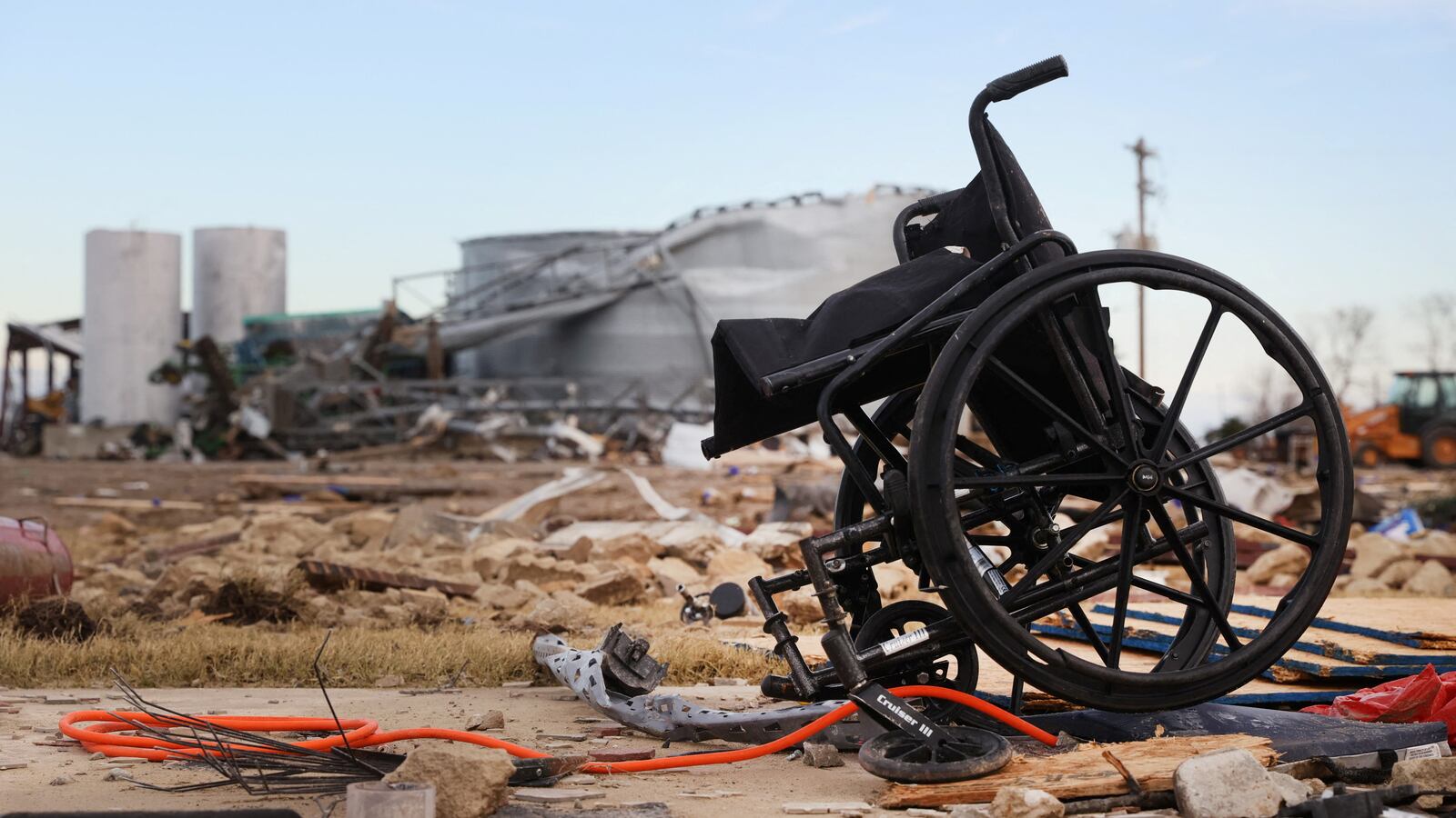 2021-12-11T171800Z_1896675025_RC2HCR9Z8I3T_RTRMADP_3_USA-WEATHER-TORNADOES_mi44yw