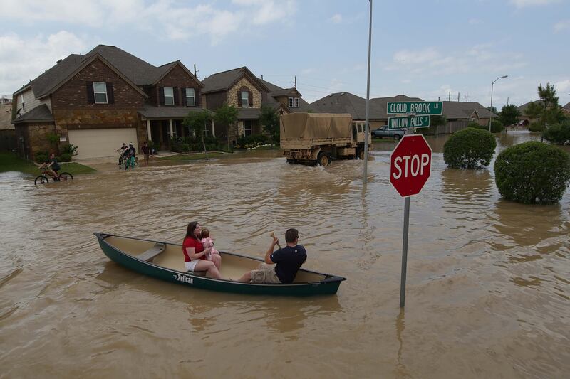galleries/2016/04/18/houston-s-flood-emergency-photos/160601-texas-flooding-07_gox6qh