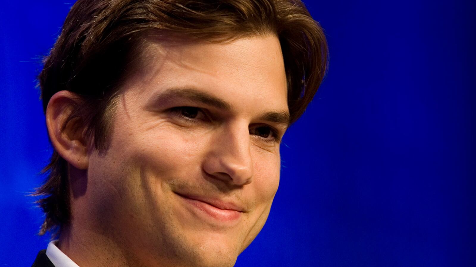 cheats/2012/04/01/kutcher-to-play-steve-jobs/twitter-ashton-kutcher-hsmall_btukcx