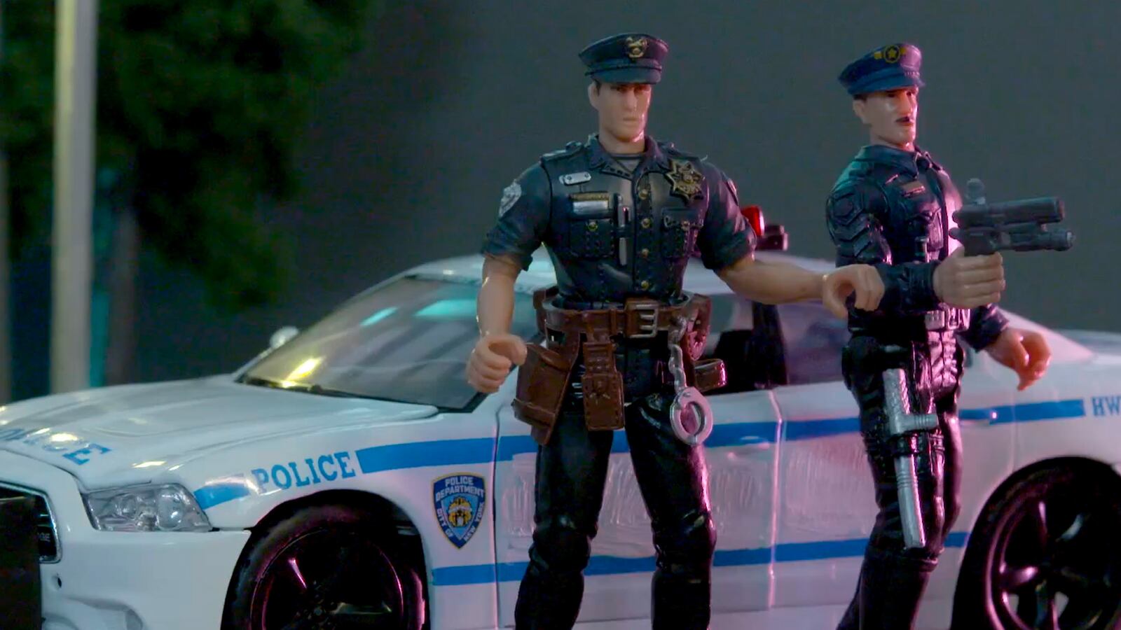 articles/2015/06/11/police-misconduct-kids-toys/150611-viral-vid-bad-cop_gu70qn