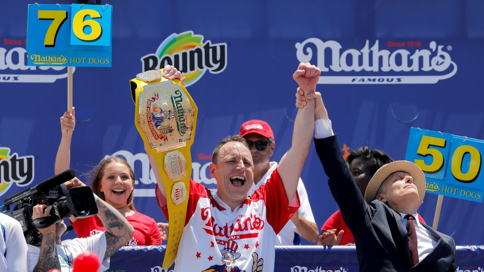 2021-07-04T171550Z_1783116612_RC2TDO98CQOO_RTRMADP_3_USA-JULYFOURTH-NATHANS_knicmg