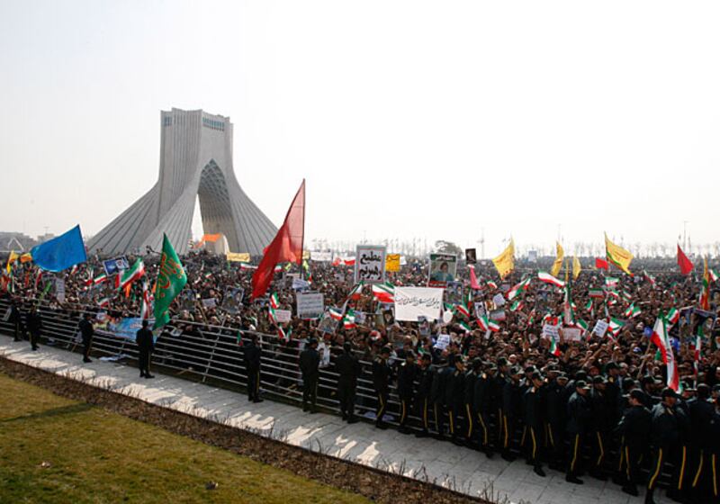 galleries/2010/02/11/scenes-from-the-iranian-front/iran-anniversary-protests-6_wm62fi