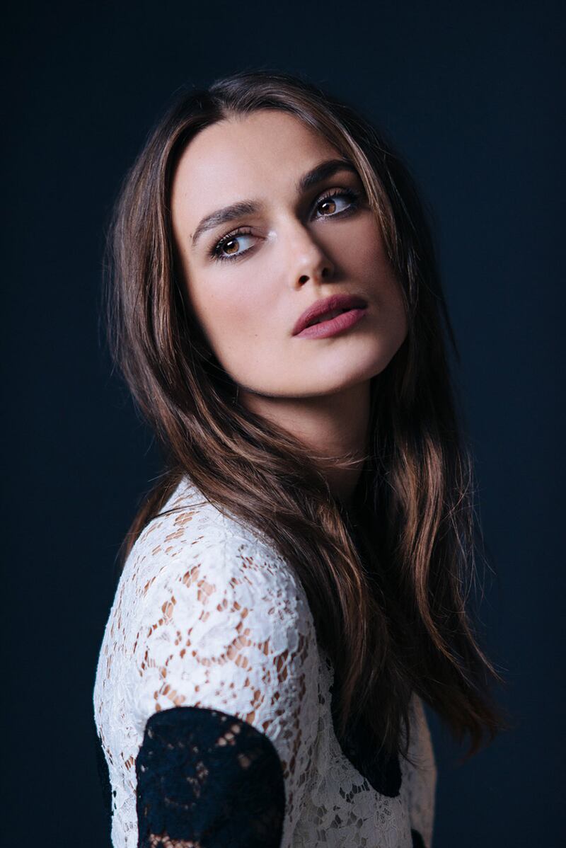 galleries/2015/12/26/how-jeff-vespa-takes-such-intimate-celebrity-portraits/151223-vespa-knightley_vwlkcb