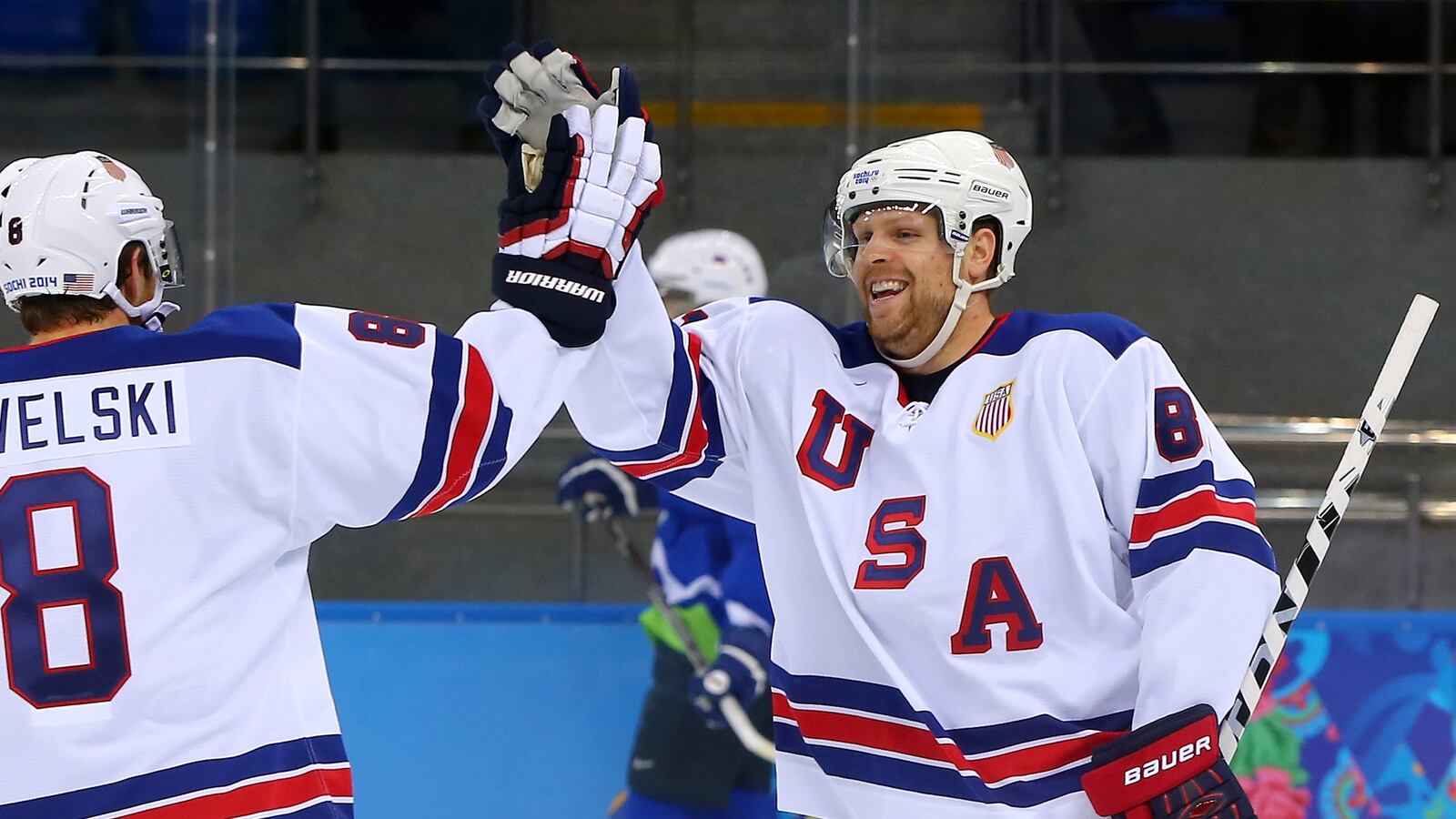 cheats/2014/02/16/u-s-hockey-trounces-slovenia/140216-phil-kessel-cheat_lr0wsr