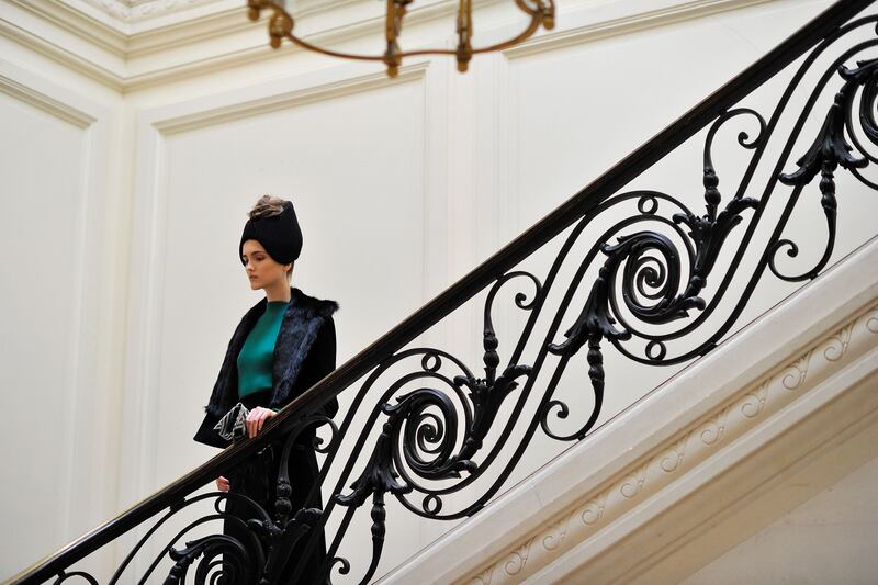 articles/2014/07/08/paris-s-secret-fashion-week-haunts/140707-foreman-fashion-sites-tease_fzaktf