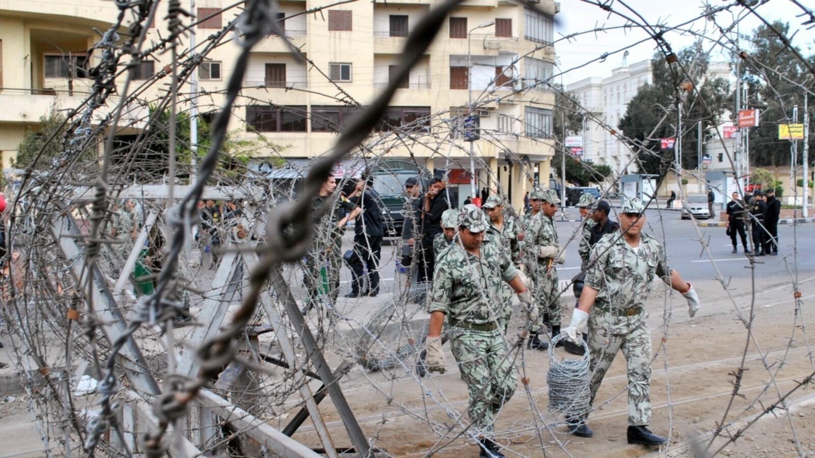 cheats/2012/12/04/cairo-protesters-approach-palace/egypt-palace-protests-cheat_r9j07a