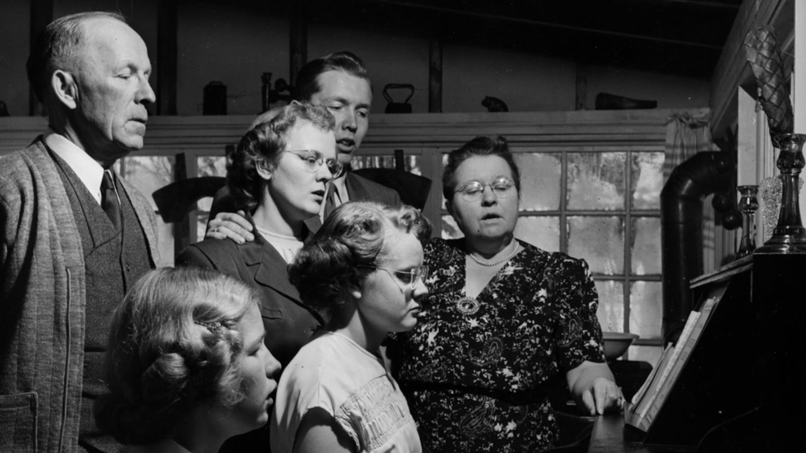 articles/2012/12/24/christmas-shoes-the-holiday-song-you-either-love-or-love-to-hate/fallon-christmas-shoes-tease-embed_vgjtpr