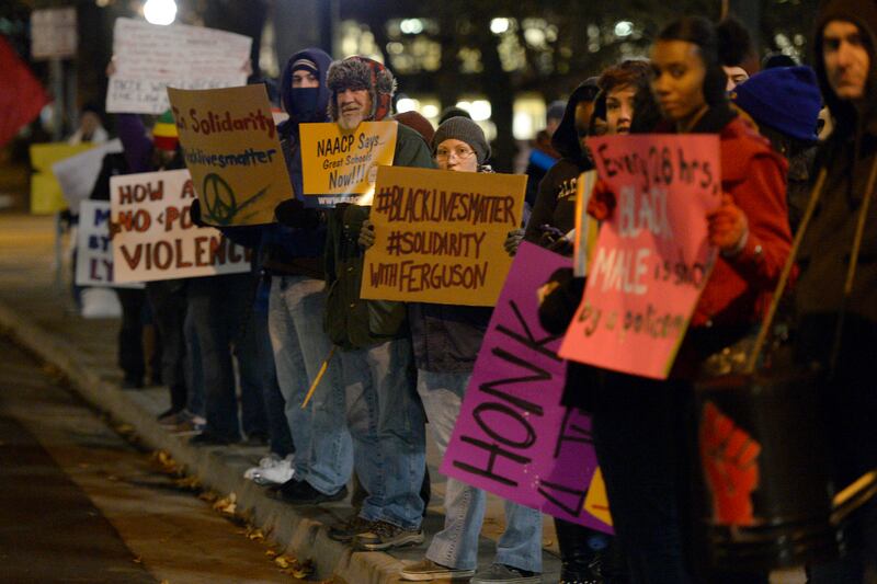 galleries/2014/11/26/day-2-ferguson-protesters-take-to-the-streets-across-the-u-s-photos/141125-ferg-10_izdlnp