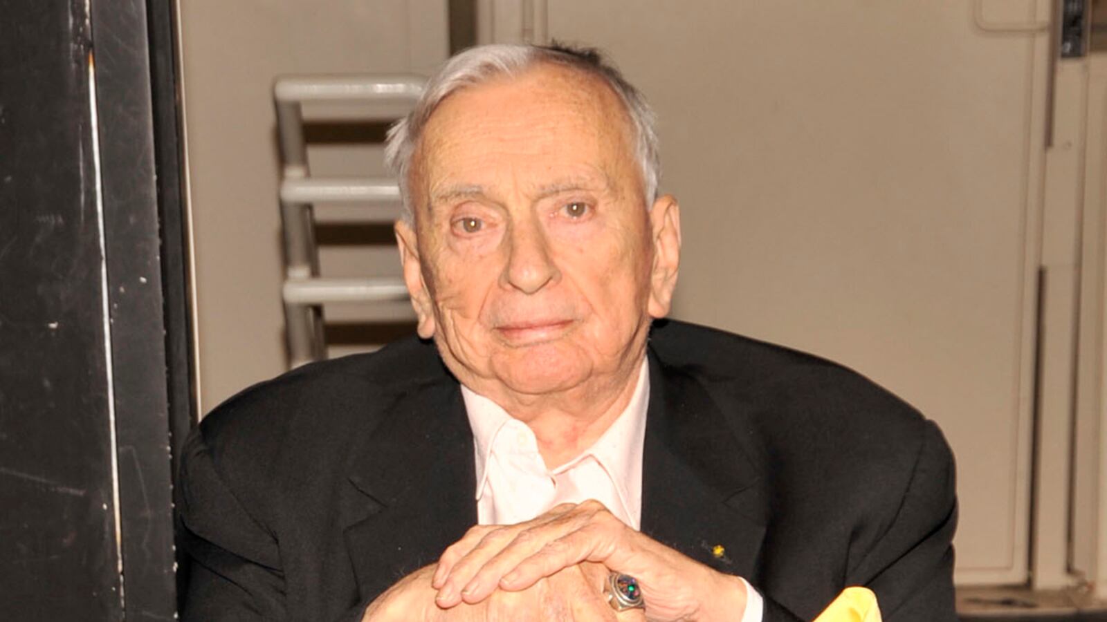 cheats/2012/08/01/author-gore-vidal-dies/gore-vidal-dead-cs_jknuye