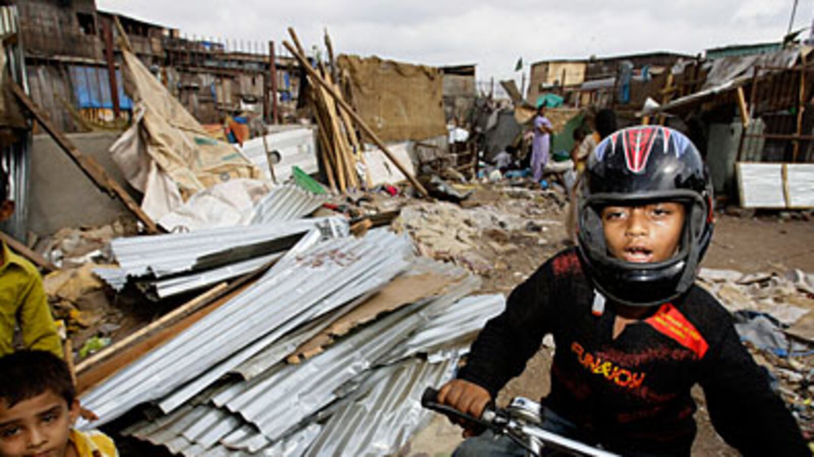 cheats/2009/05/14/slumdog-stars-home-demolished/slumdog_cxh6d4