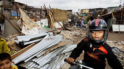 cheats/2009/05/14/slumdog-stars-home-demolished/slumdog_cxh6d4