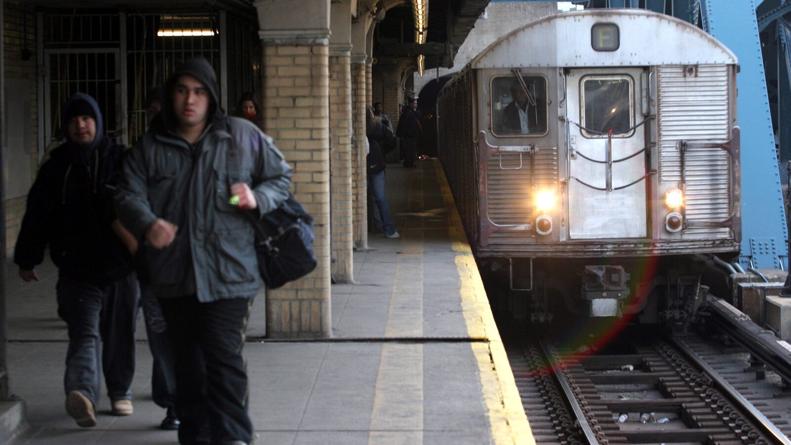 170620-jones-f-train-tease_qtbyu1