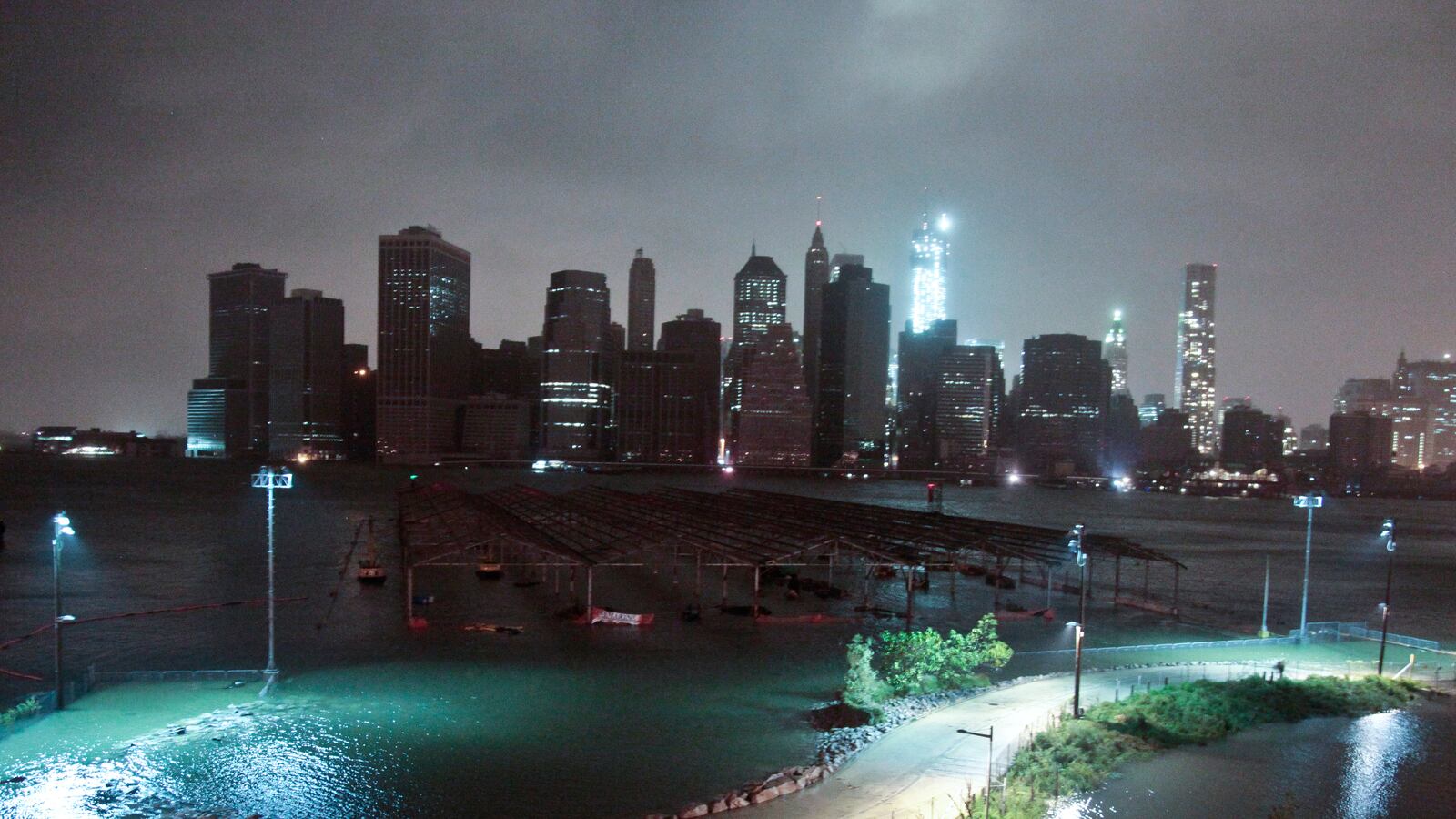 cheats/2012/10/30/bloomberg-death-toll-will-rise/nyc-sandy-6_qnqkal