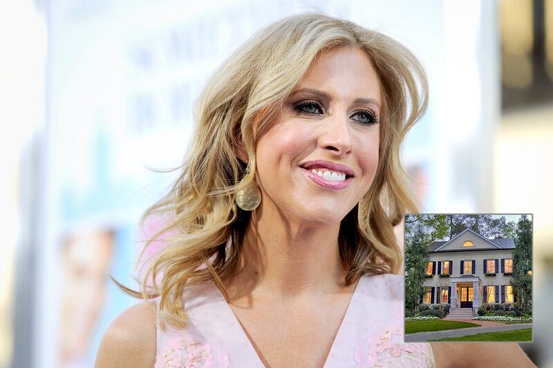 galleries/2012/02/26/ernest-hemingway-slept-here-10-big-authors-houses-for-sale-photos/09-Emily-Griffin-BROOKHAVEN_GA-inset_is6tz9