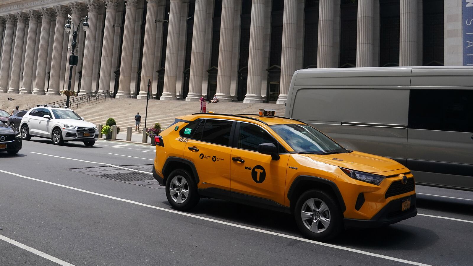 2020-08-05T180546Z_1052417095_RC2U7I9UGHKM_RTRMADP_3_FACEBOOK-NEWYORK-OFFICE_vskldc