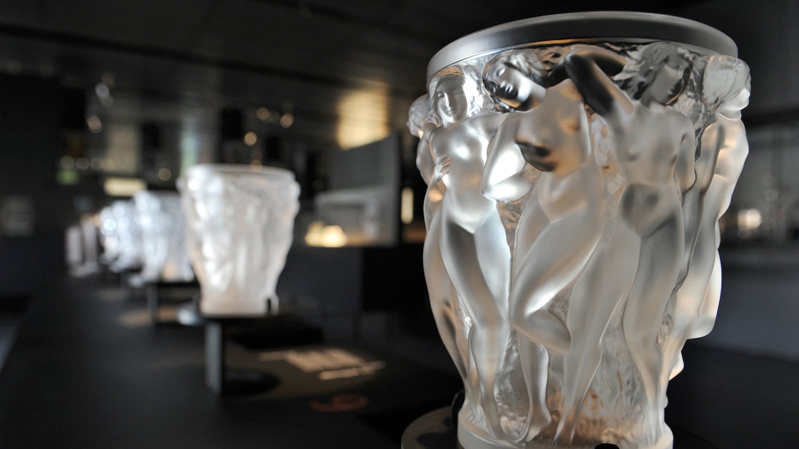 The making process of a crystal piece is shown at the Lalique museum in Wingen-sur-Moder, eastern France, on June 23, 2011. The museum dedicated to Rene Lalique (1860-1945), will be inaugurated by French minister of Culture, Frederic Mitterrand, on July 1st. AFP PHOTO / PATRICK HERTZOG (Photo by Patrick HERTZOG / AFP) (Photo by PATRICK HERTZOG/AFP via Getty Images)