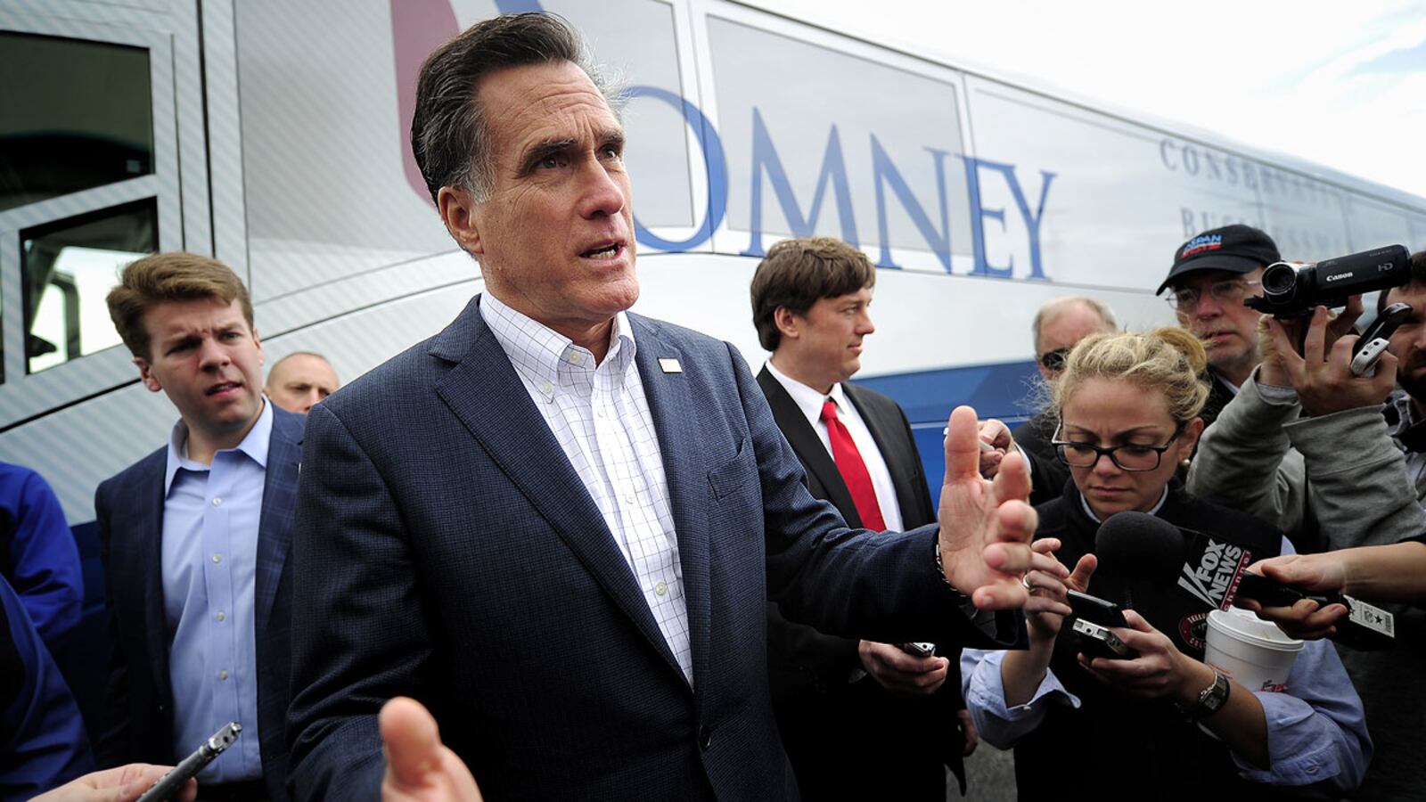 cheats/2012/01/17/romney-holds-post-debate-press-conference/romney-campaign-fights-cheat_ltescc