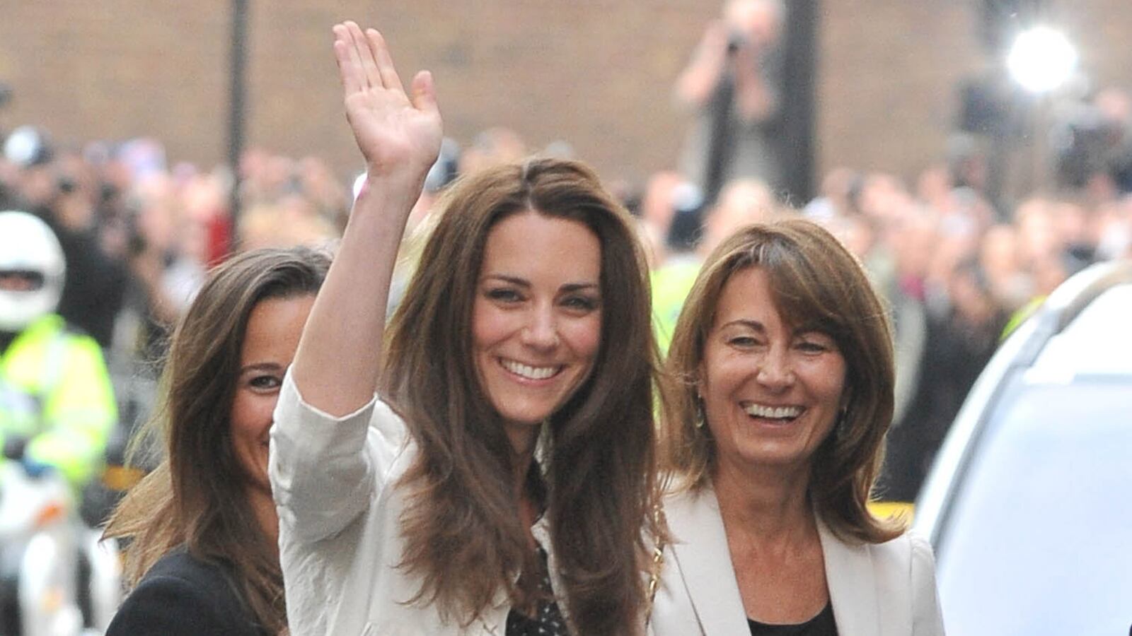 articles/2013/12/16/carole-middleton-buys-calvin-klein-boxers/130420-duchess-baby-mom-witw-cheat_mj5fif