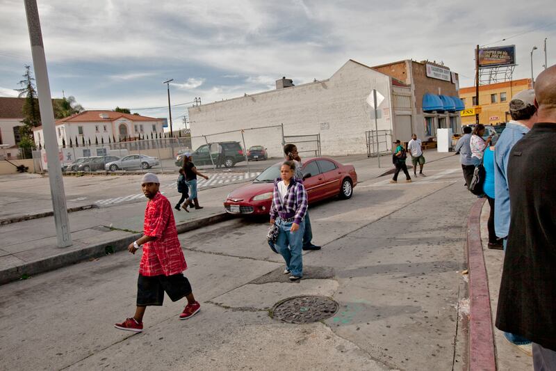 galleries/2012/04/27/los-angeles-riots-pictures-twenty-years-later-photos/la-riots-before-after-7a_hvwtww