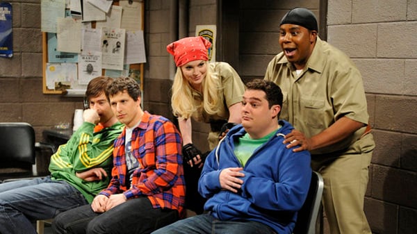 articles/2012/03/04/lindsay-lohan-on-snl-videos-how-d-she-do/lindsay-lohan-snl-report-card_hz4jka