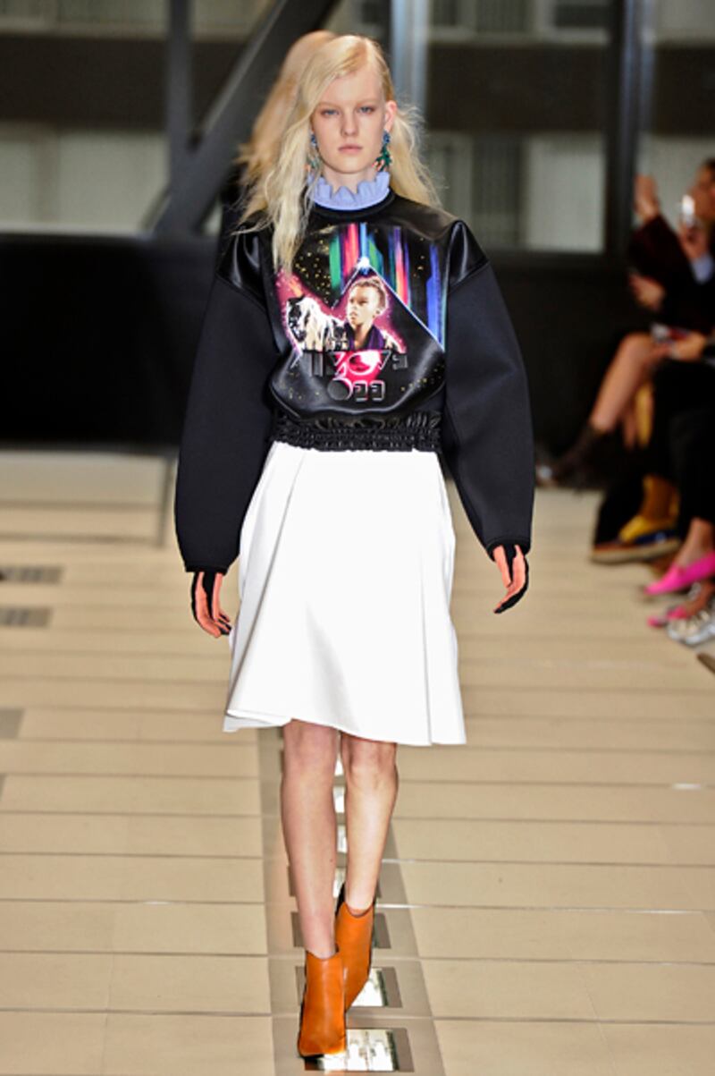 galleries/2012/03/07/louis-vuitton-alexander-mcqueen-and-more-paris-fashion-week-fall-winter-2012-photos/paris-fashion-wrap-balenciaga_he64wa