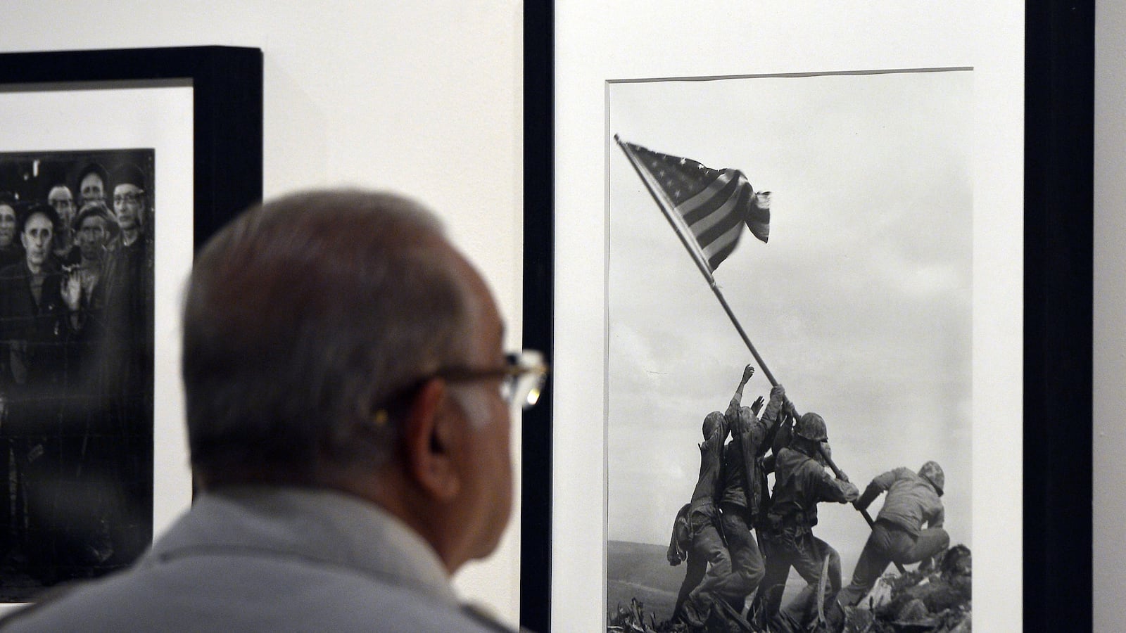 videos/2016/05/04/who-really-raised-the-flag-at-iwo-jima/160504-Place-iwo-jima-photo-wrong-names-tease_llwc85