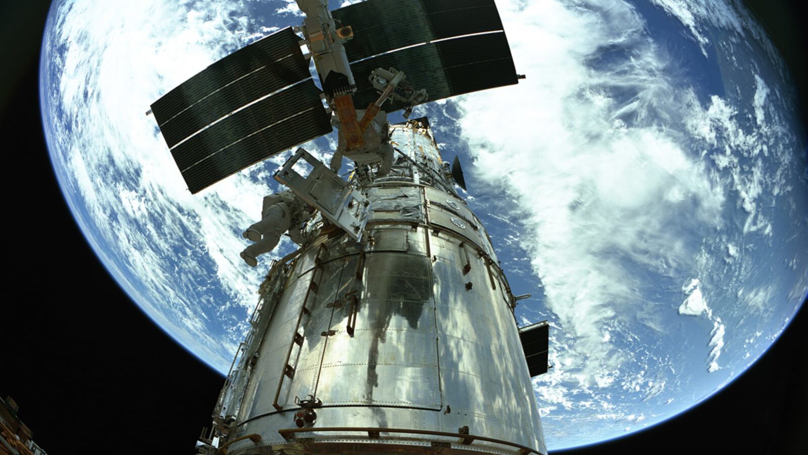 videos/2012/11/21/hubble/hubble-image_tm0iz2