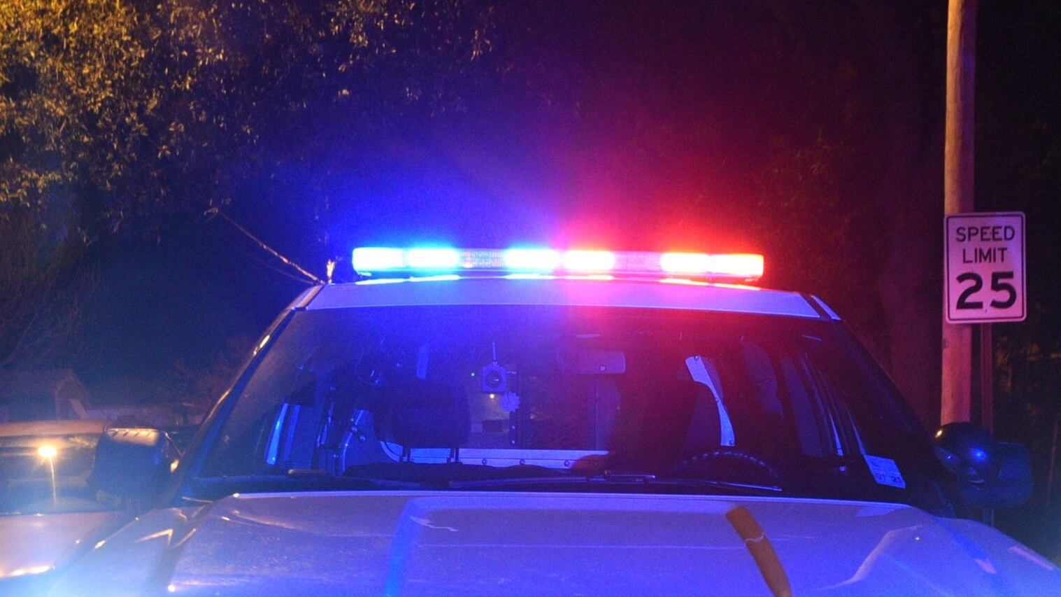 2020-07-10T135706Z_1072371371_MT1USATODAY14496861_RTRMADP_3_LIGHTS-ARE-FLASHING-ON-A-SHREVEPORT-POLICE-DEPARTMENT_bbevxu