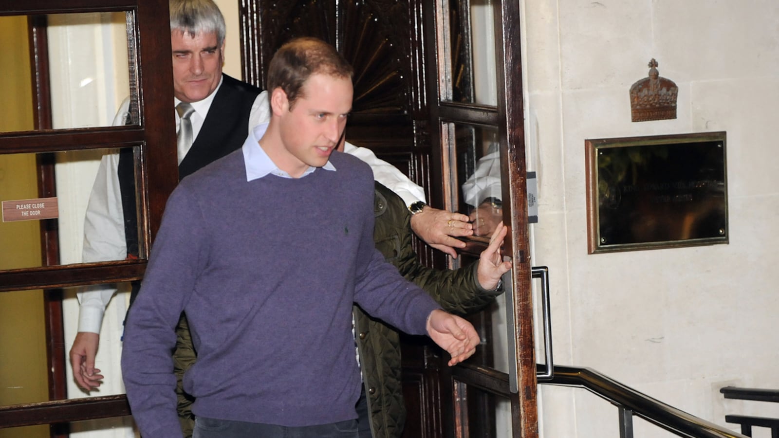 articles/2012/12/04/kate-middleton-feeling-better-but-will-stay-in-hospital/will-hozzy_ukotzo