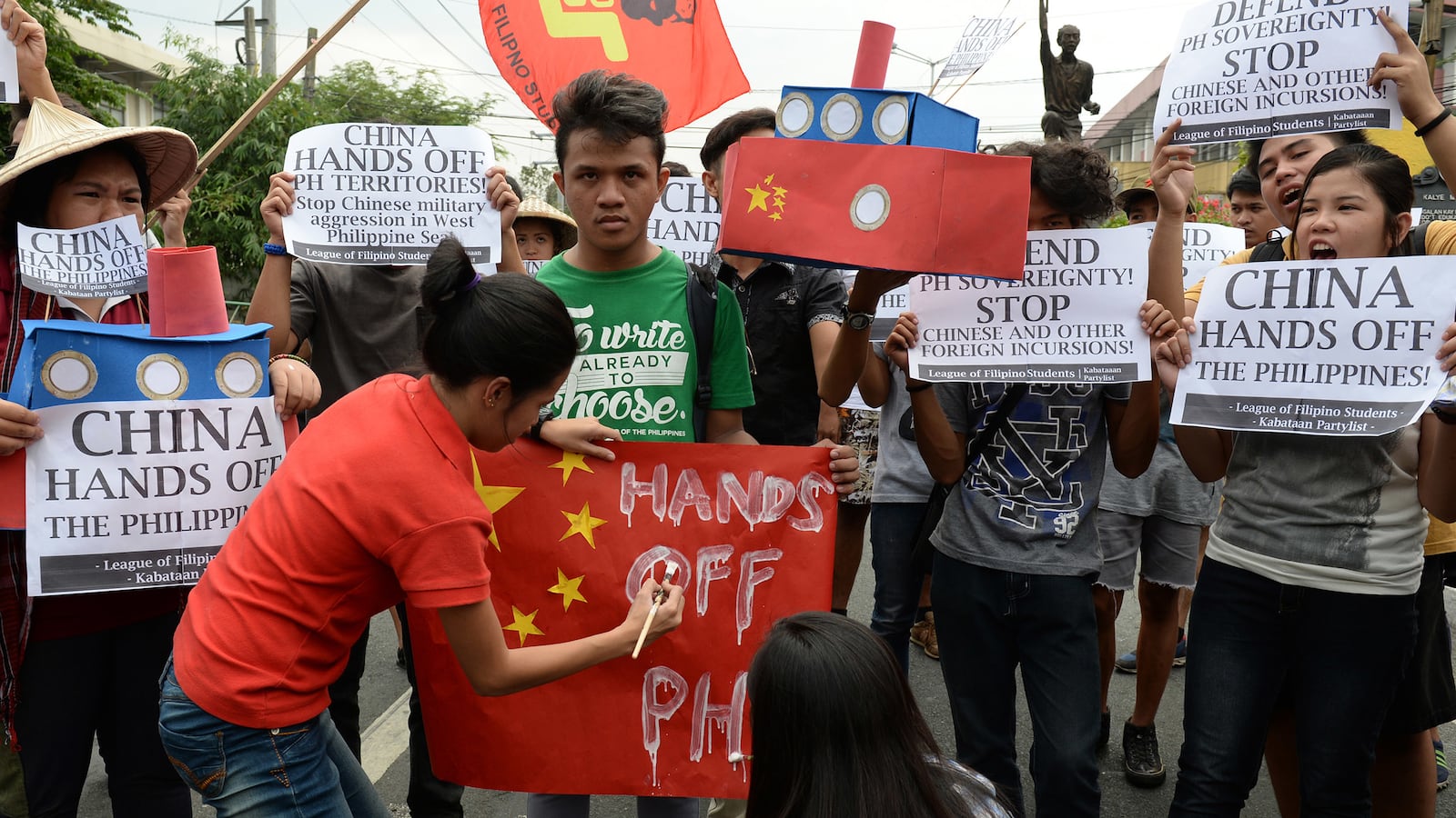 articles/2016/03/03/china-closes-in-on-philippine-islands-as-russia-did-with-crimea/160303-chang-china-tease_omfp1m