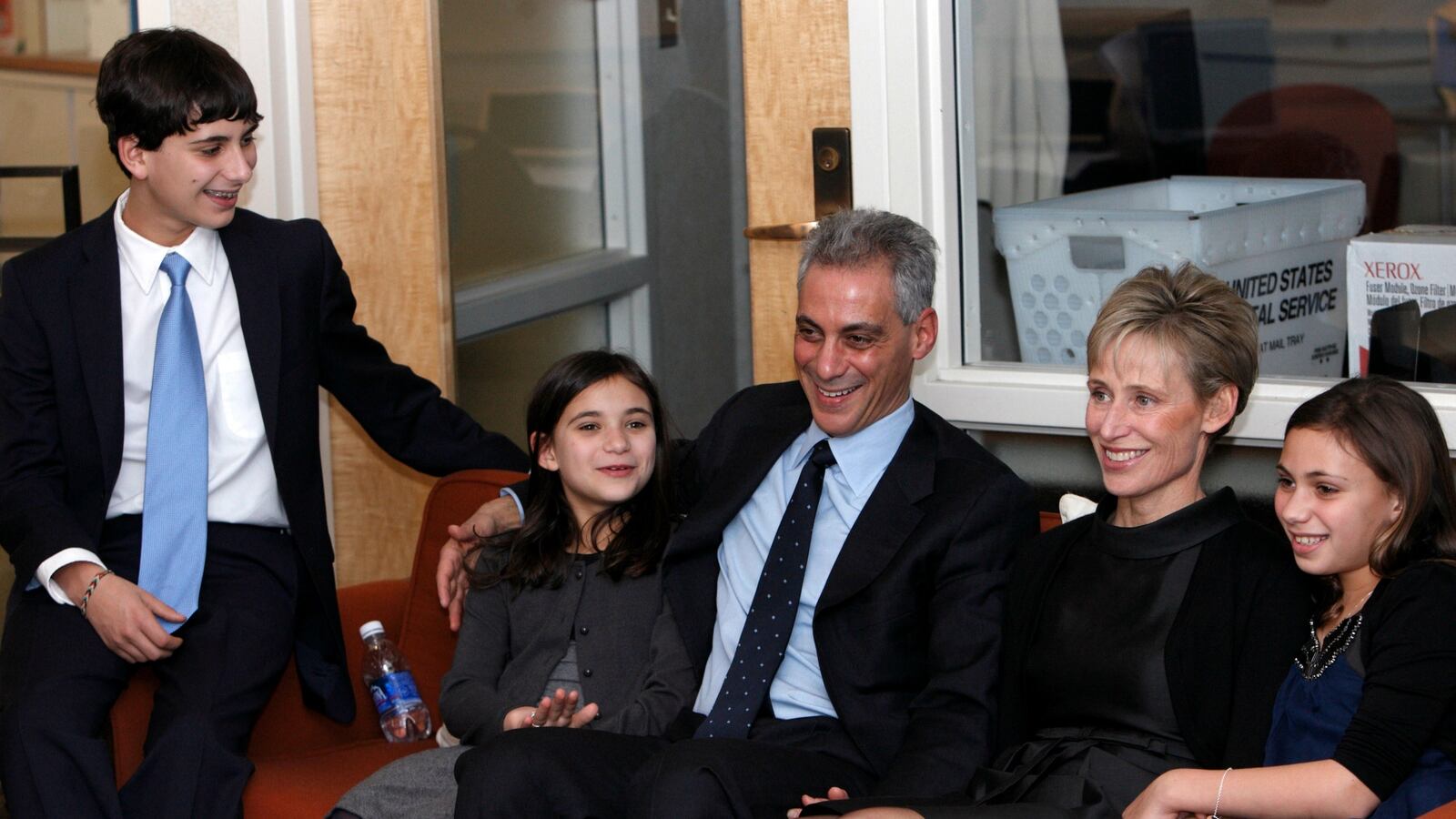 cheats/2014/12/20/chicago-mayor-s-son-robbed-on-way-home/141220-chicago-cheat_qs1oru