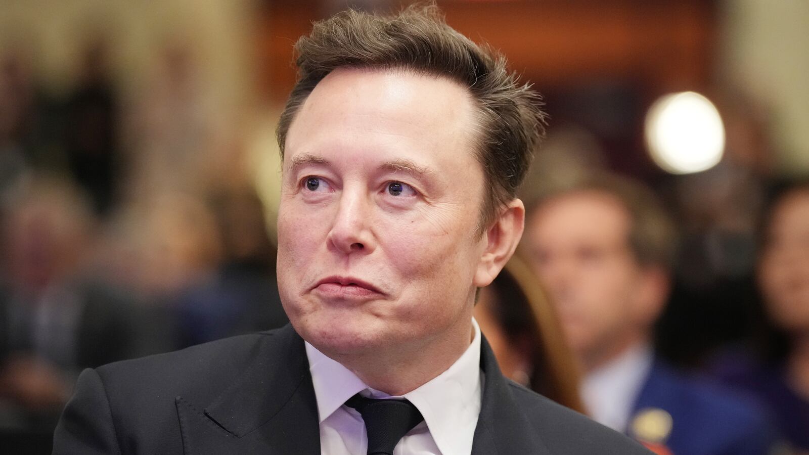 Elon Musk has reignited his feud with the SEC.
