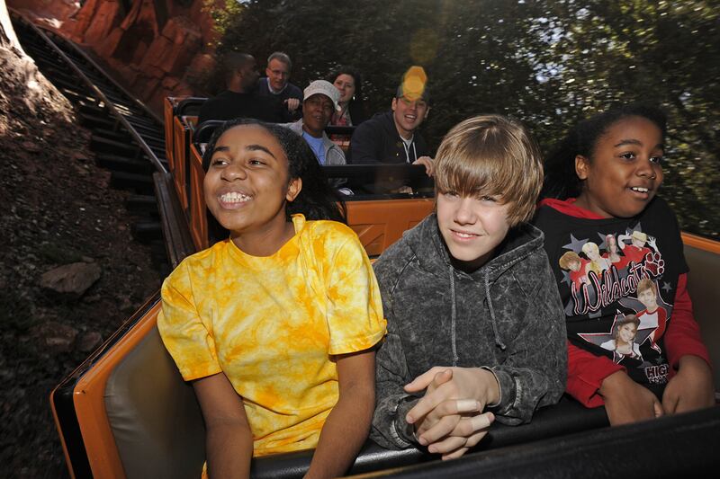 galleries/2012/07/21/celebrity-roller-coaster-faces-kim-kardashian-katy-perry-justin-bieber-and-more-photos/roller-coaster-faces-bieber_qvi6fh