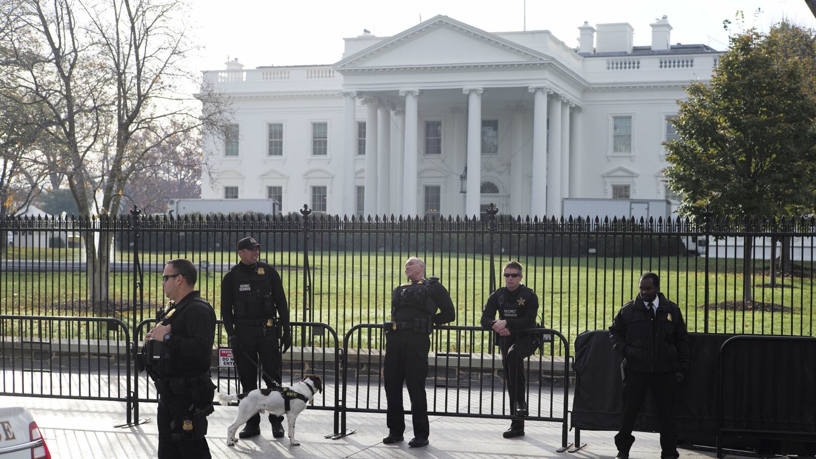 cheats/2017/03/01/white-house-secret-service-agent-admits-enticing-girl/151222-cheat-ssagent_s0newn