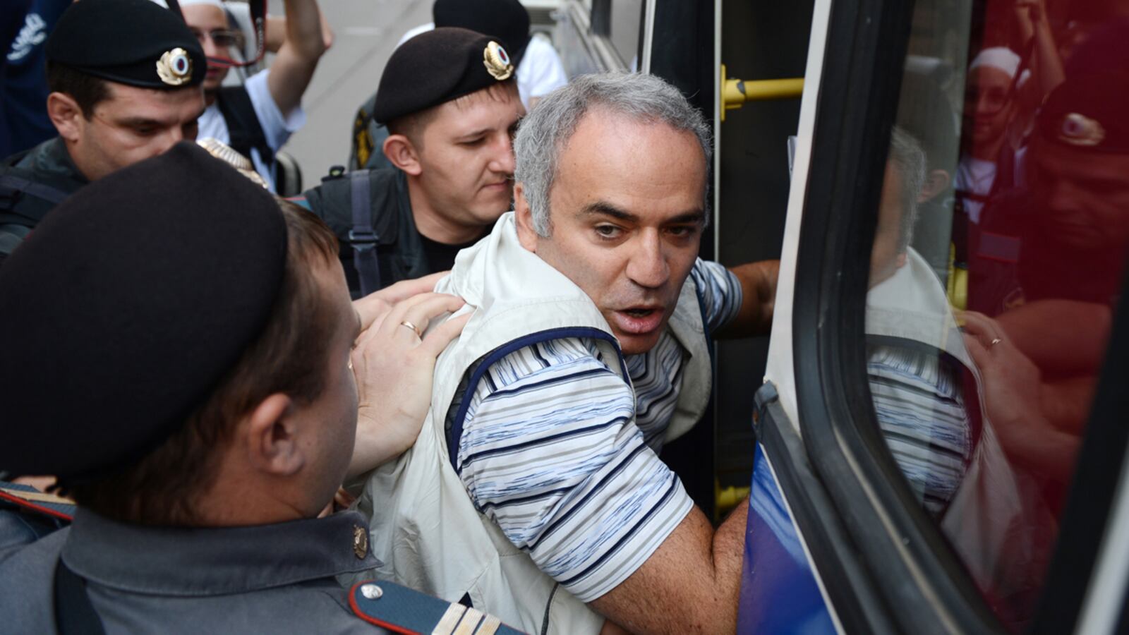 articles/2012/08/17/chess-champ-garry-kasparov-they-were-trying-to-break-my-leg/garry-kasparov-pussy-riot-lake-tease_zejdqc