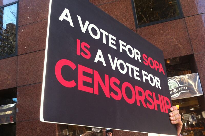 galleries/2012/01/18/anti-piracy-protest-photos/sopa-protest-4231_yjmemh