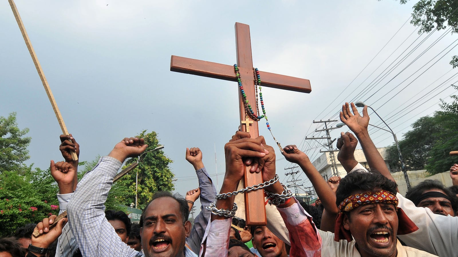 articles/2013/09/27/a-global-slaughter-of-christians-but-america-s-churches-stay-silent/130926-powers-christian-pakistan-tease_psnc0v