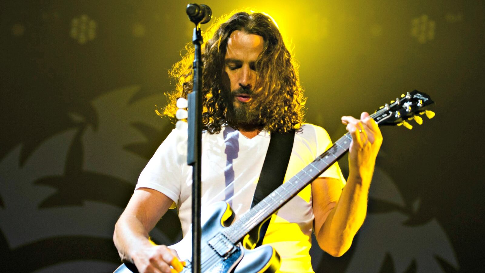 170519-cornell-death-cheat_hpa9nw