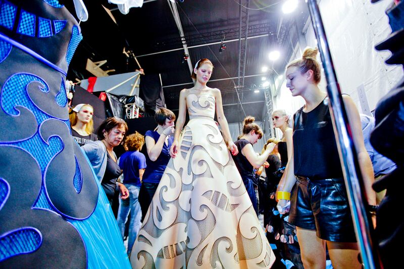 galleries/2011/10/03/viktor-rolf-backstage-photos/viktor-rolf-fashion-3_wsfgw6