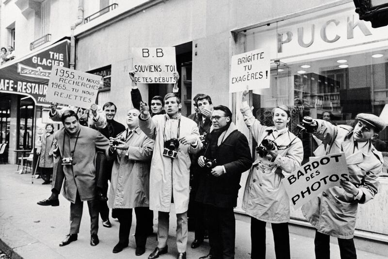 galleries/2014/02/27/paparazzi-photographers-stars-and-artists-at-the-centre-pompidou-photos/paparazzi-gal-rostain__mouron_paparazzi_greve_beoedv