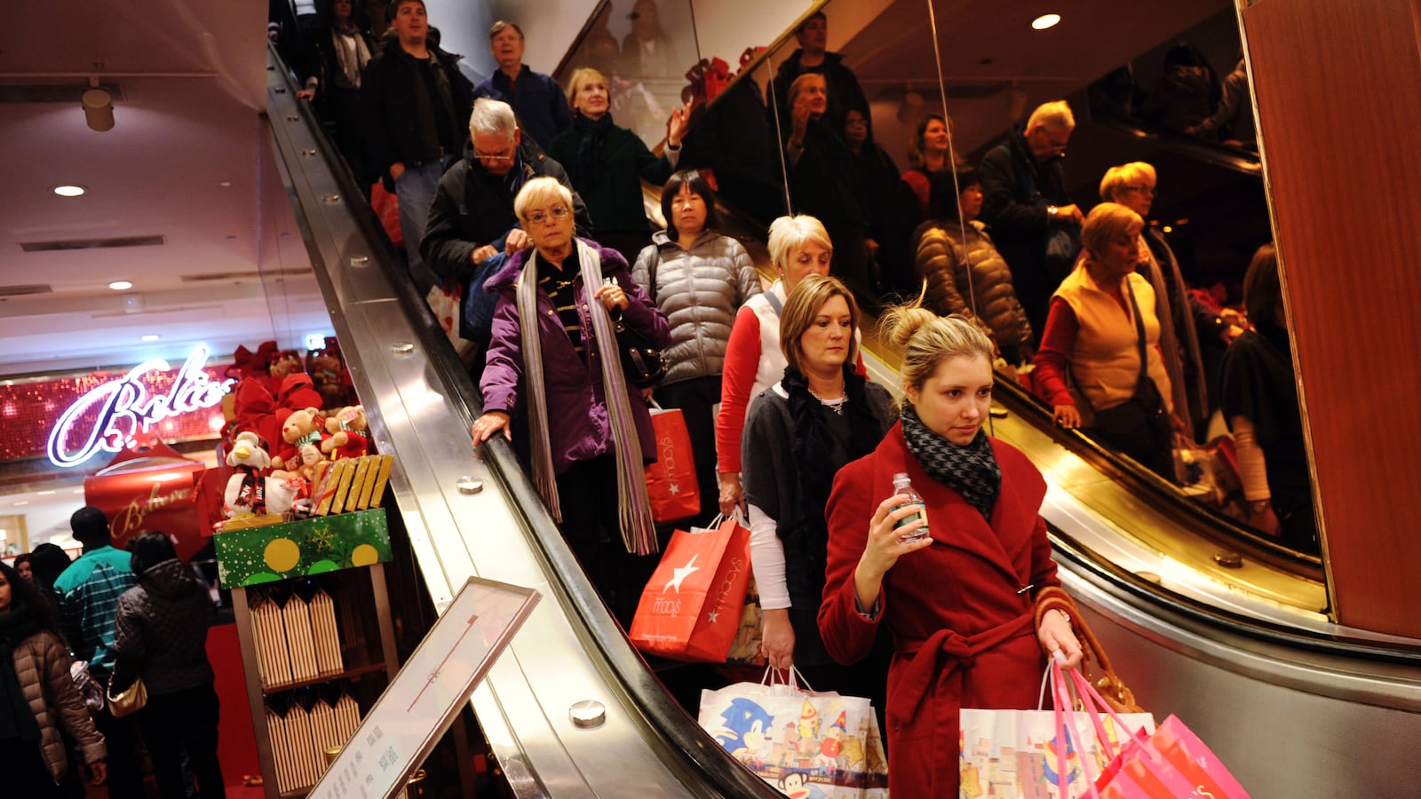 articles/2012/11/19/holiday-sales-forcecasts-good-but-not-great/zeitlin-holiday-shopping-tease_fjqyzb