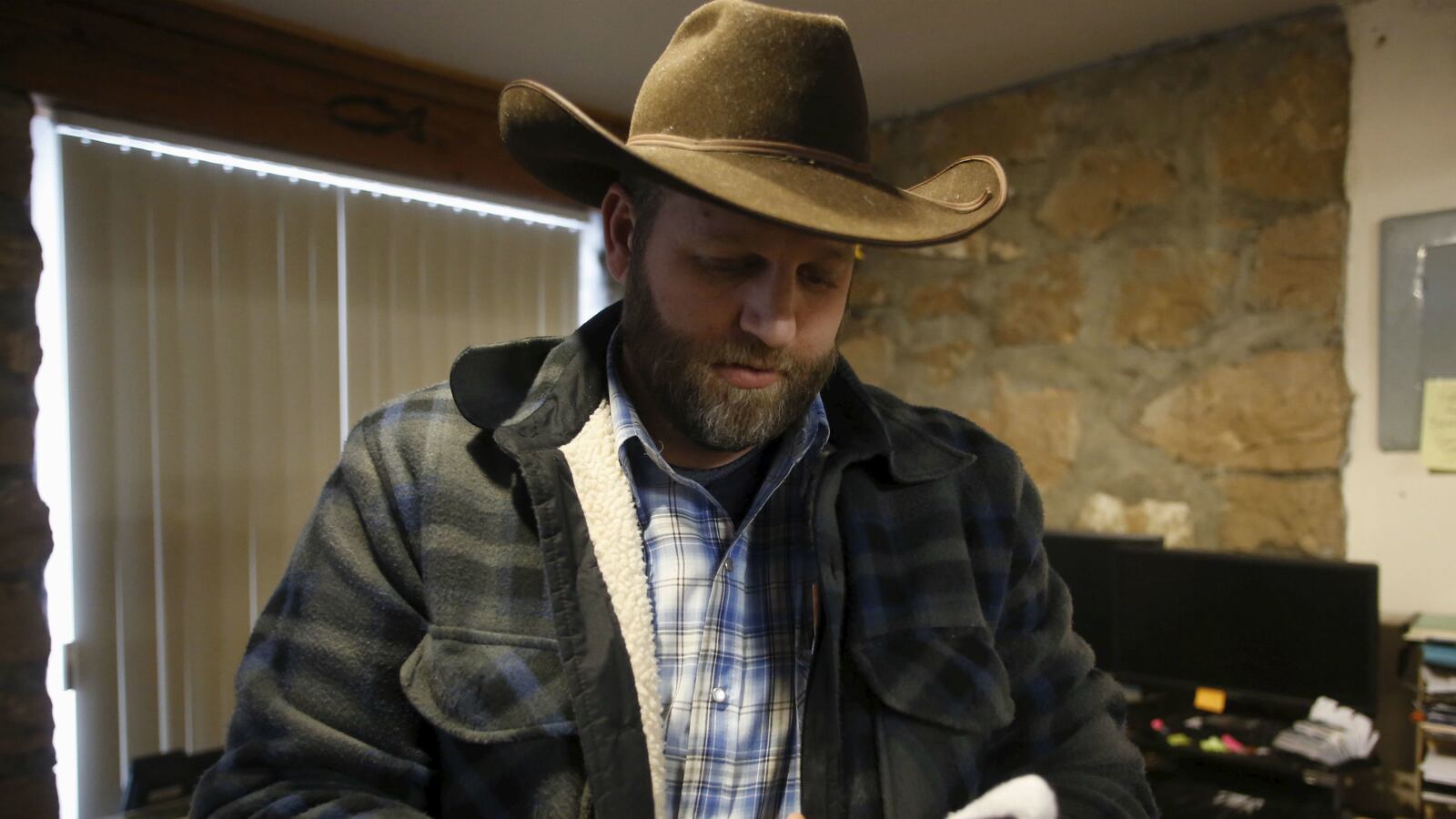 cheats/2016/01/20/activists-call-to-end-refuge-occupation/160120-ammon-bundy-refuge-cheat_r5ssos