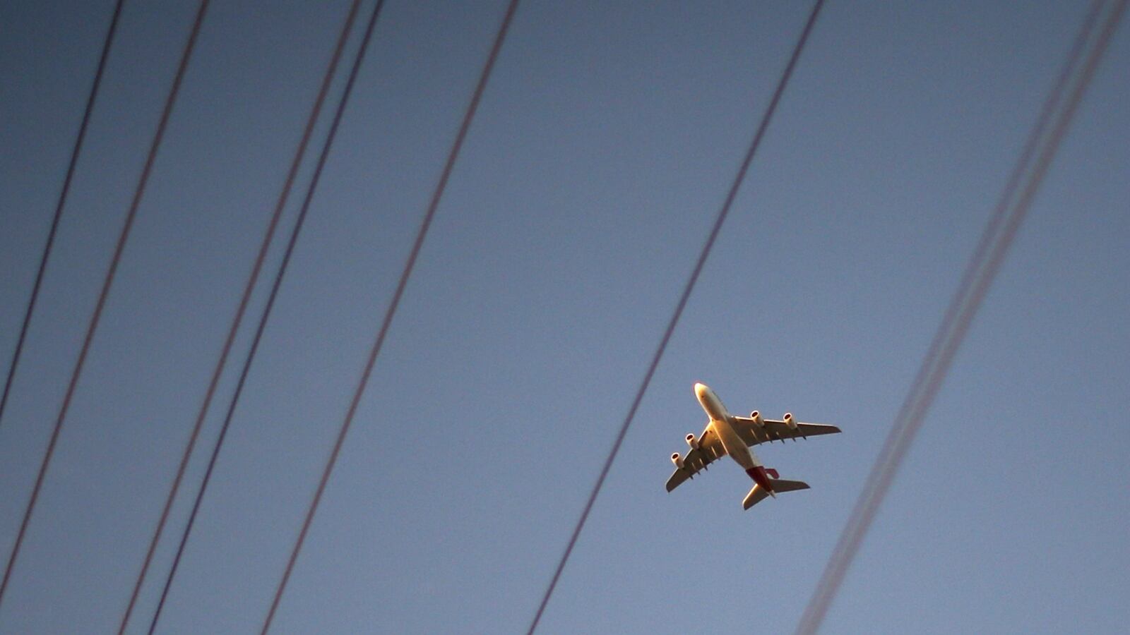 cheats/2016/06/11/2-killed-as-plane-hits-ca-apartment-building/160611-plane-crash-la-cheat_gaoghw