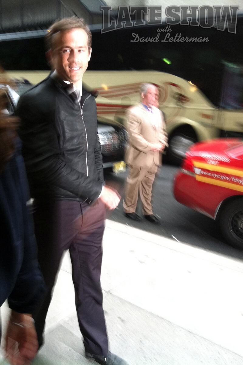 galleries/2011/06/19/best-celebrity-twitter-pictures/ryan-reynolds-week-in-twit-pics-0619_zni5f0