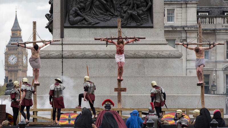 galleries/2014/04/18/flagellations-crucifixions-and-processions-good-friday-around-the-world-photos/140418-good-friday-england_hf4tbi