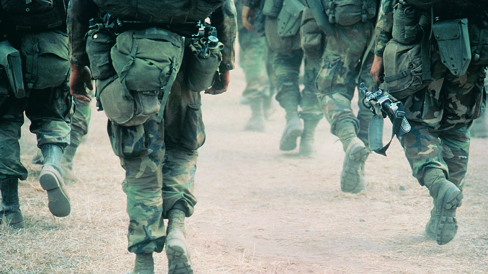 articles/2014/09/21/who-gets-to-decide-when-we-go-to-war/140917-pearlstein-war-tease_umimnq