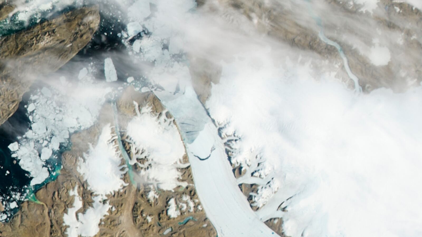 cheats/2012/07/25/greenland-s-ice-sheet-melting/greenland-iceberg-breaks-off-cheat_zcr0zc