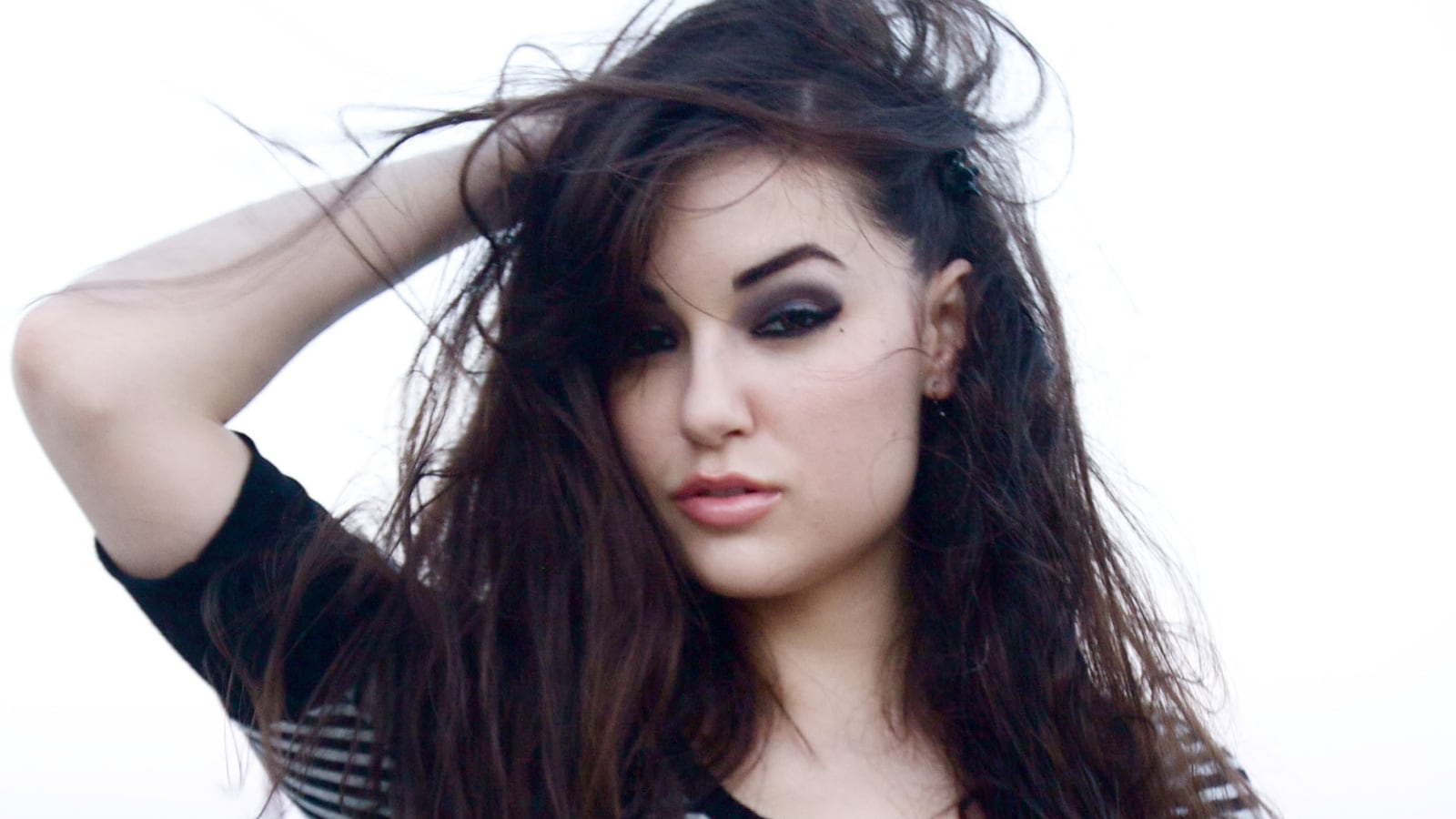 articles/2013/02/15/hollywood-s-favorite-ex-porn-star-a-chat-with-sasha-grey/130212-sasha-grey-stern-tease_tvrzkf